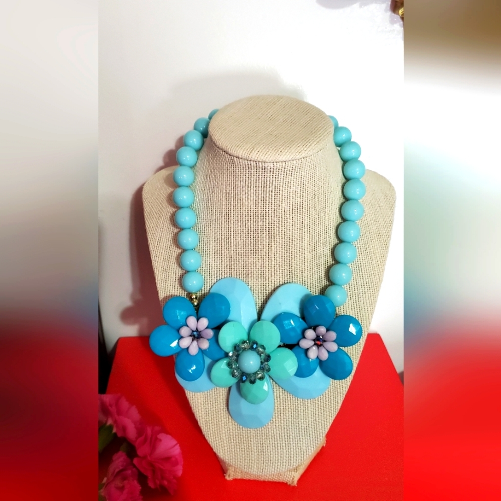 Fashion big and  bold necklace.